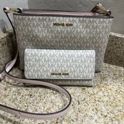 Michael Kors Croosbody Purse And Wallet
