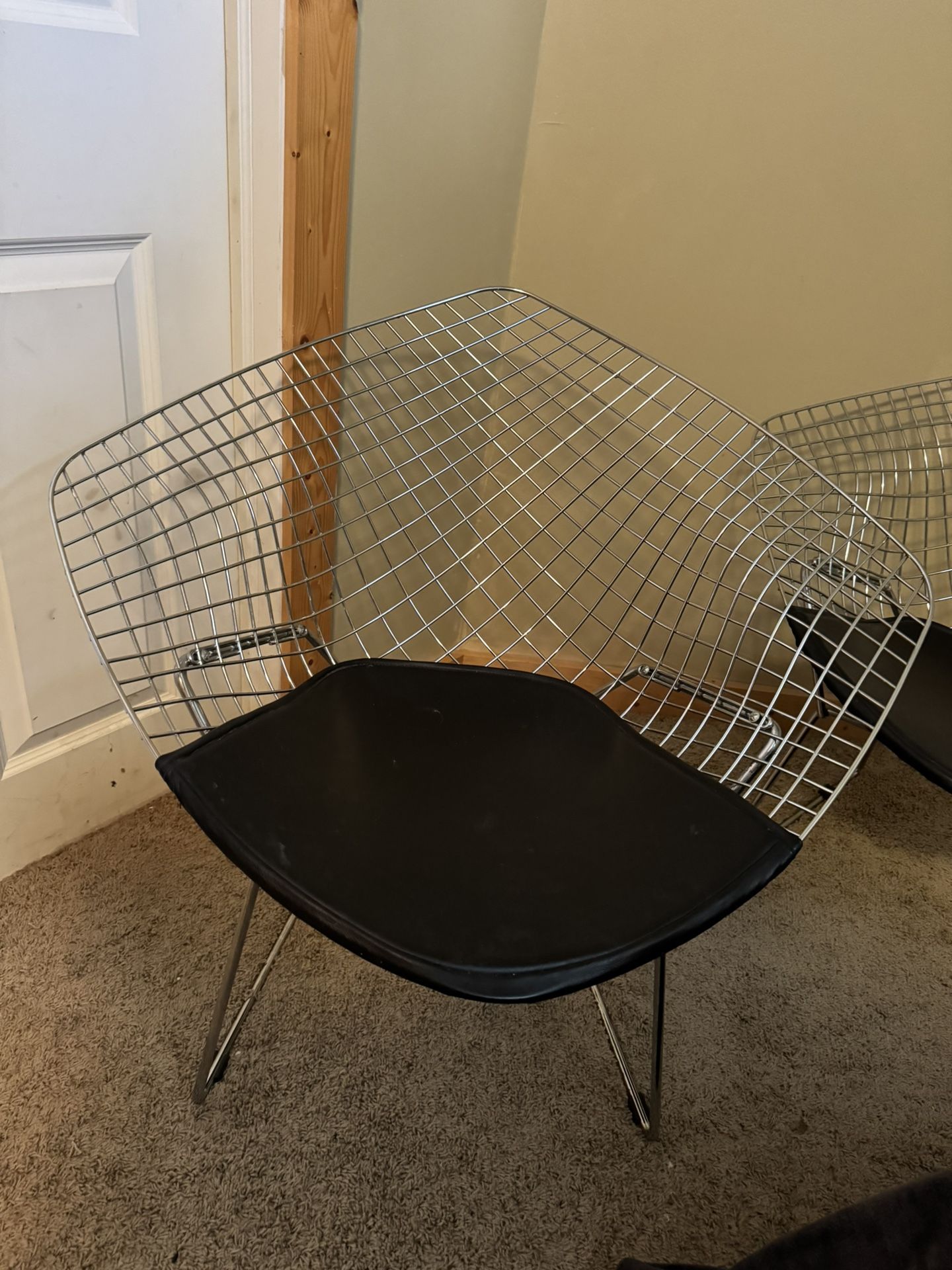 2 Bertoia Diamond chair with Black leather-seat pads