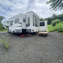 2006 Royal Villa 33T Artic Package