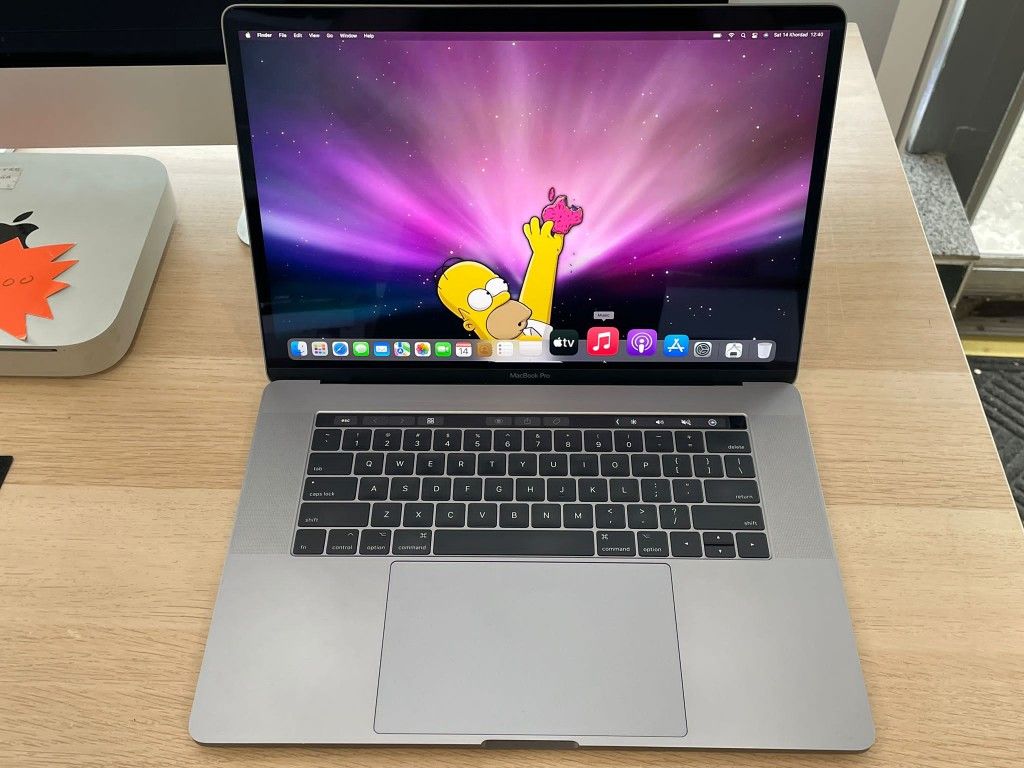Apple Macbook Pro 💻 Retina 15” Quad Core i7 16GB RAM 500GB RADEON