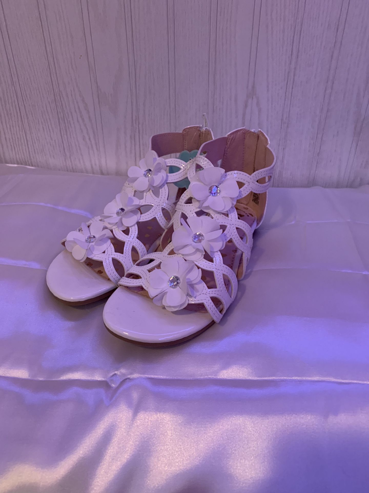 White Flower Sandals