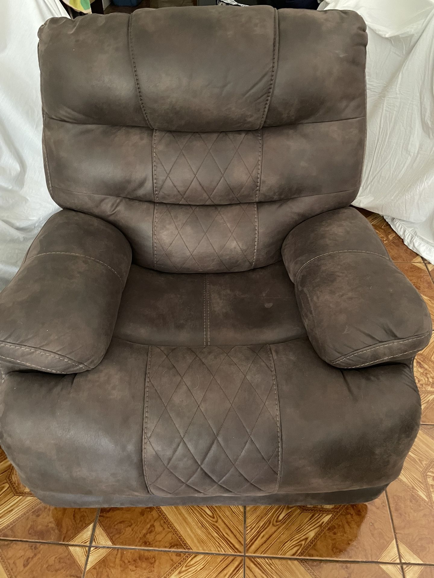 Recliner Chair & Recliner Sofa OFFERS WELCOME LIKE NEW