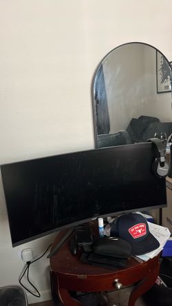 Wide curved Monitor