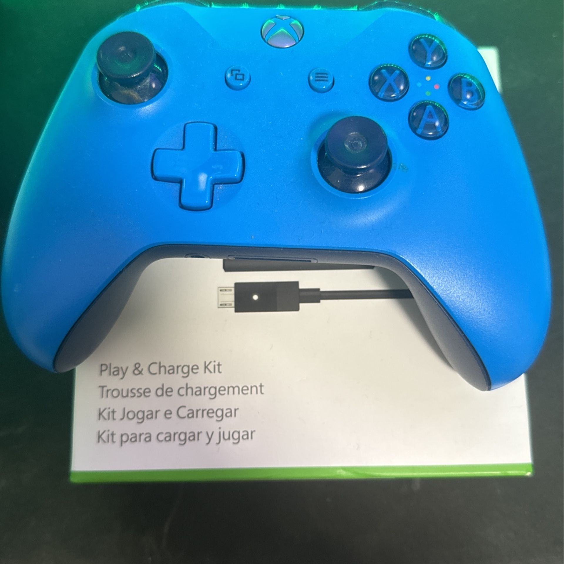 Xbox Controller + Play & Charge Kit