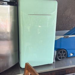 Magic Chef Refrigerator 