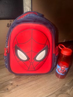 Preowned 3D Spider-Man Kids' Backpack Large Embossed Spider-Man Face Water-Resistant Bag. In great condition with a added Spider-Man water bottle loca