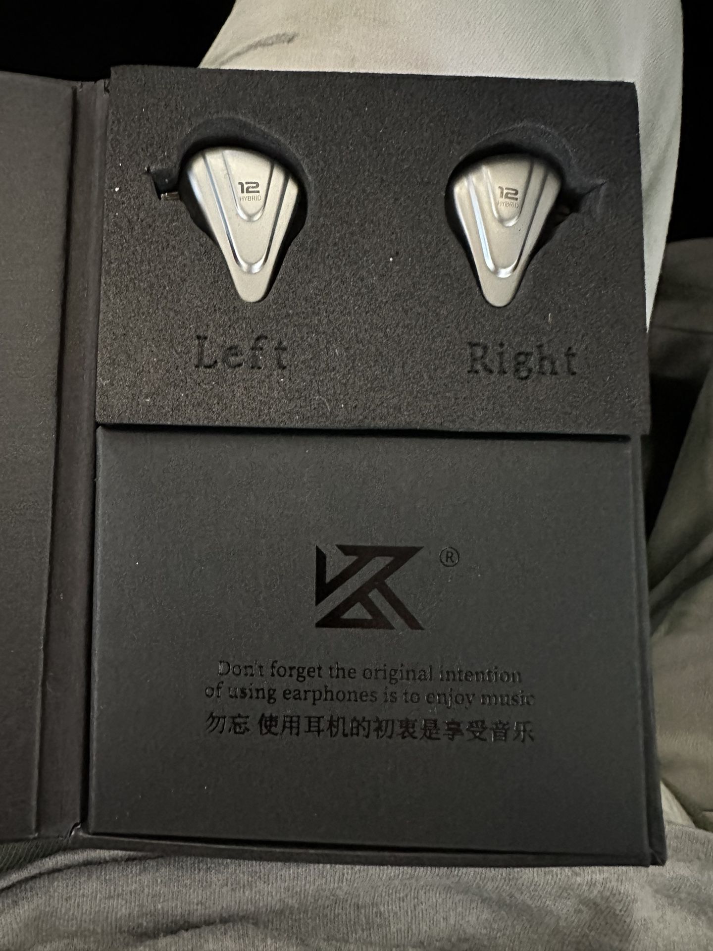 In Ears Kz 12 Drivers Used 3 Times In Box Just Sale I Have Other Set Of In Ears $60 Price Firm 