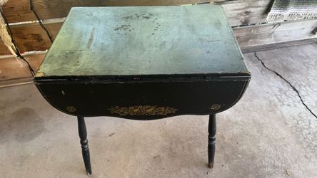 Free Furniture - Table w 2 Drop Leaves