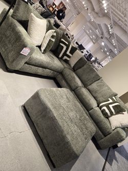 ✨️ Sectional Sofas✨️ Furniture Queen Bedrooms, Dining Avail