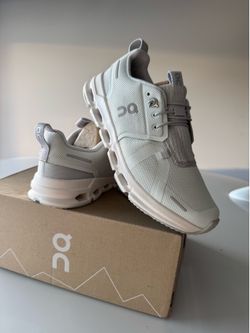On Cloud Sky Kids Running Shoes – Youth Size 3.5 – Brand New