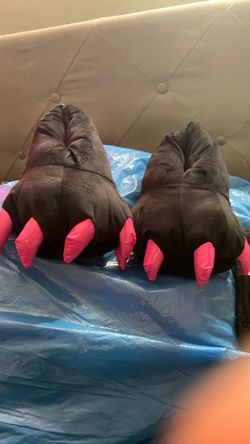 Monster Claw Slippers Black and Pink
