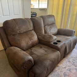 Double Recliner With Cup Holders And Storage 