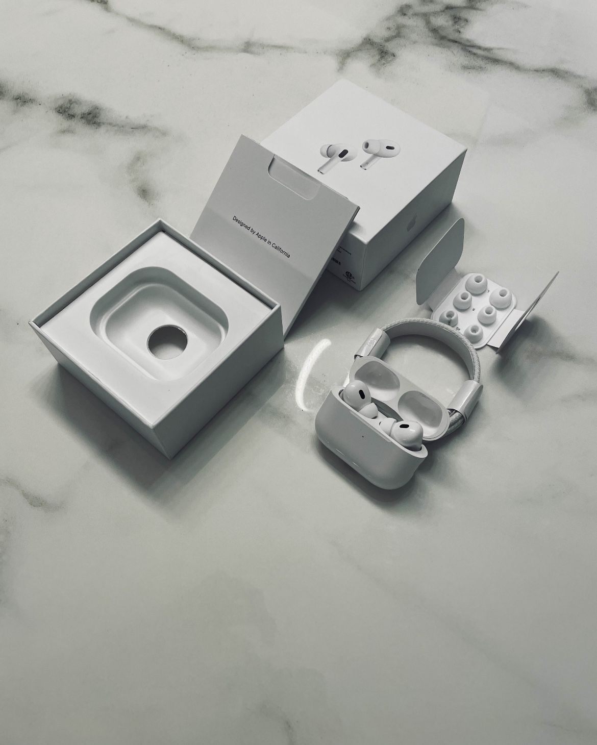 APPLE airpods NEW unopened with box
