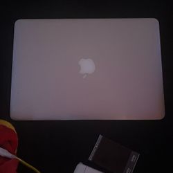 MacBook Air 2017 13” – 8GB RAM – 128GB SSD – Works – Screen Issue – $130 OBO