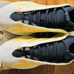 Yeezy 700 V3  'Mono Safflower'  2022 
