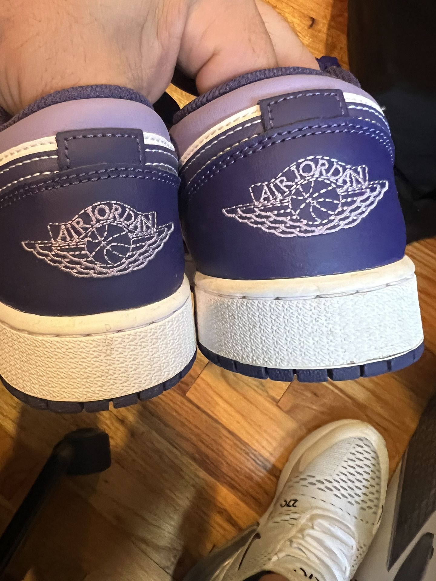 Air Jordan Low Size 7 Purple