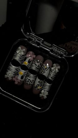 Hello kitty acrylic press ons