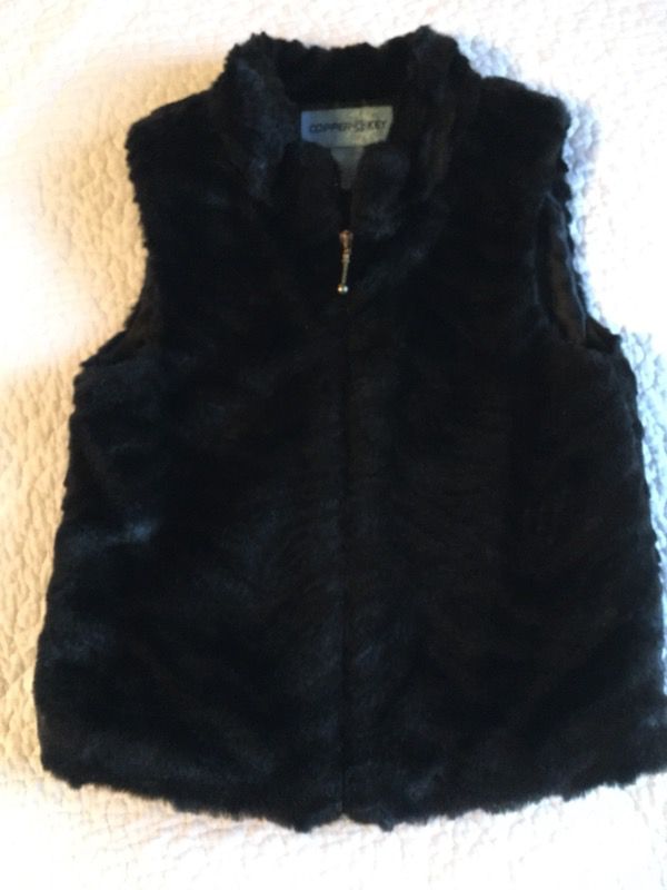Girls black faux fur soft vest size med