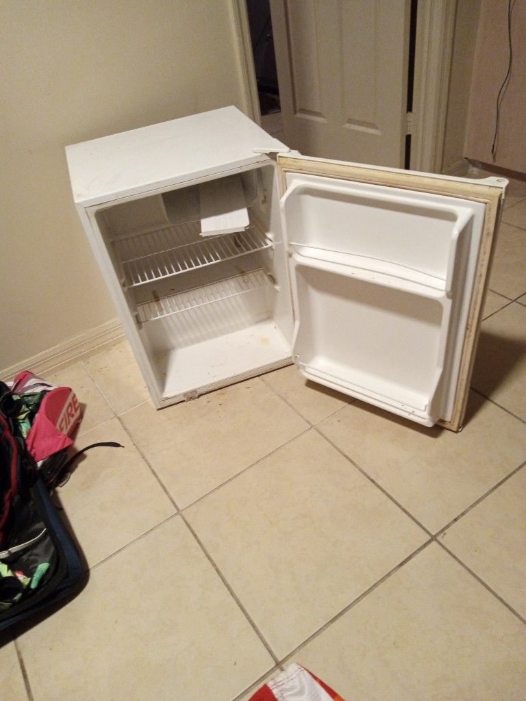 Mini Refrigerator $20