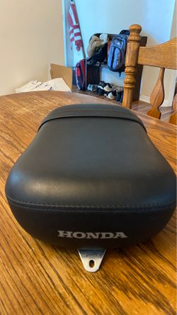 Honda rear seat VT750 shadow Areo 05’-12’ excellent condition. Pick up/meet up only.