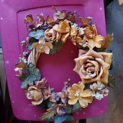 Lively Glass Rose Wreath