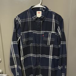  Men's Medium By Levi's flannel button-up shirts, Navy Blue (Pick up🛒 In Bellevue) *Check out my Other Posts 🎁