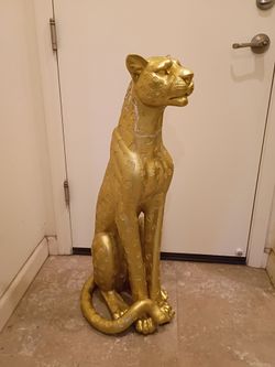 Cheetah sculpture 36 in tall Cash only please