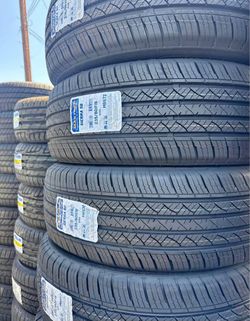 235/60R18 Set Of 4 Maxtrek New Tires