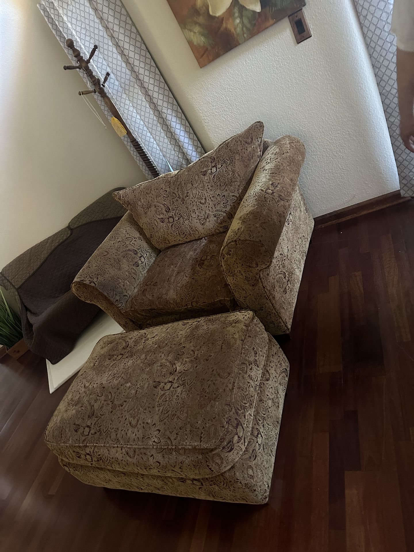 !FREE! Comfortable Couch With Footrest 