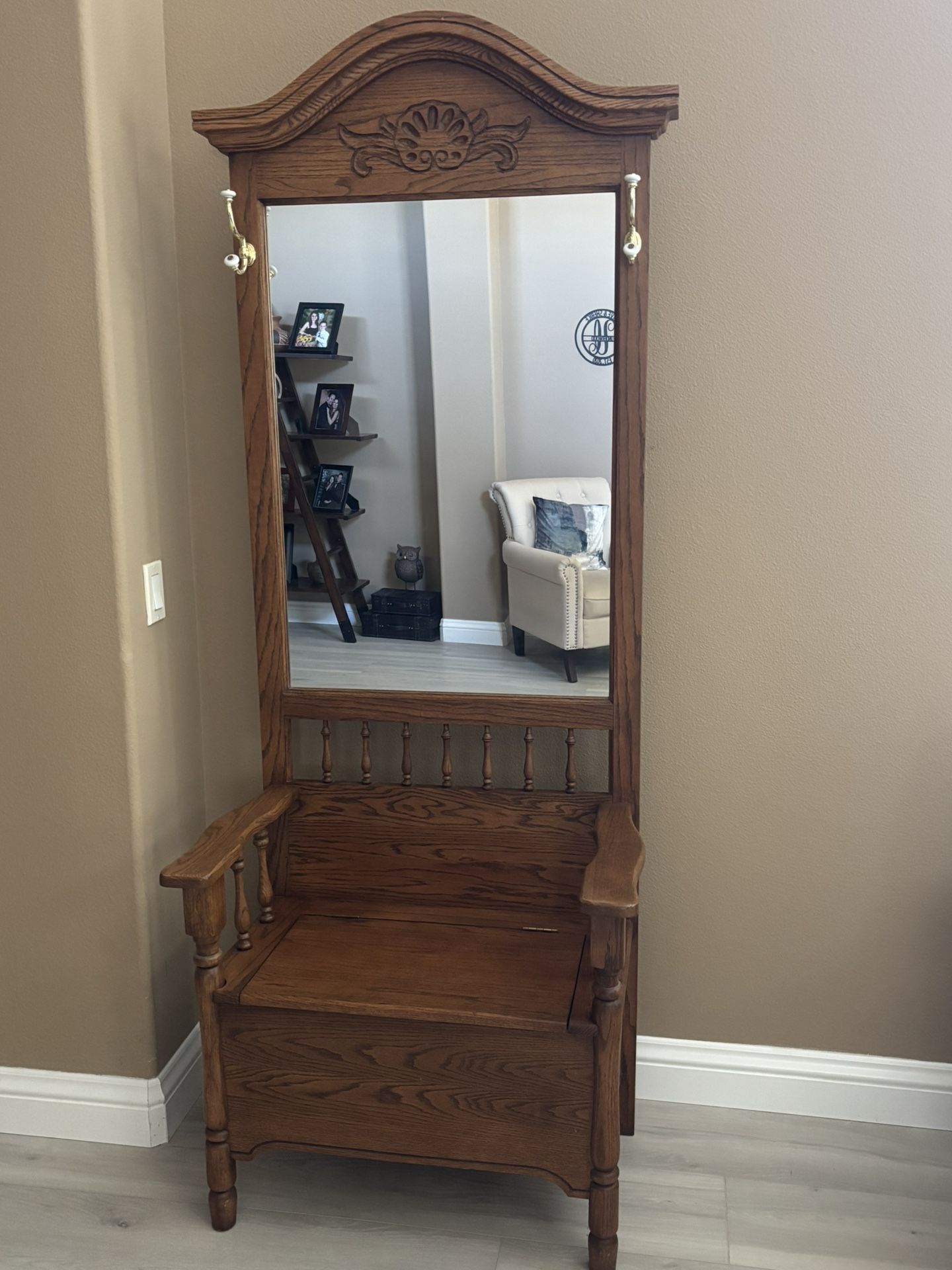 Solid Oak Coat Rack With Chair Storage Dresser Mirror Perfect Condition