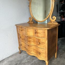 Vintage Vanity/Dresser