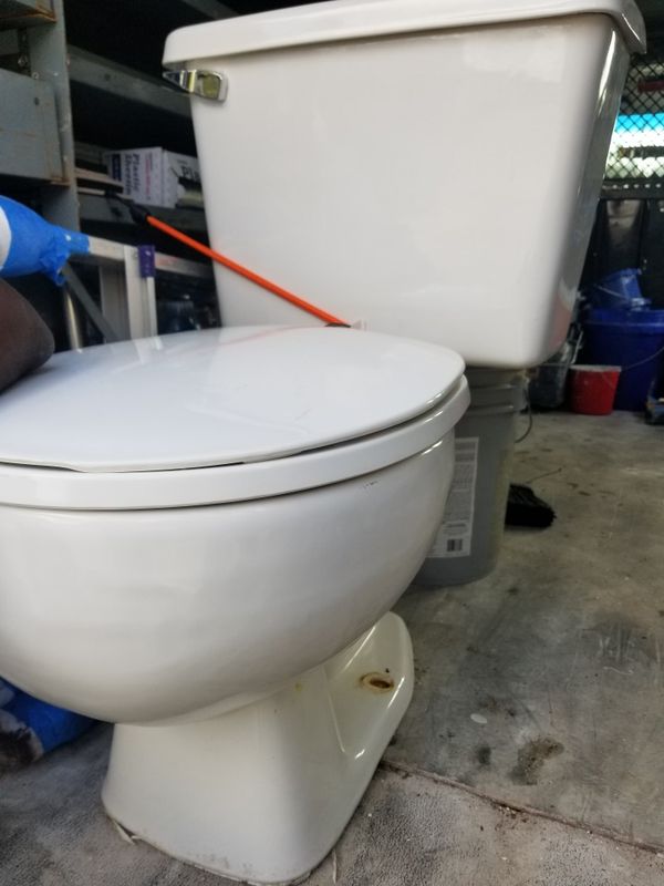 Briggs toilet bowl for Sale in Yalaha, FL OfferUp