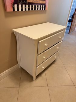 White 3-Drawer Dresser – Good Condition