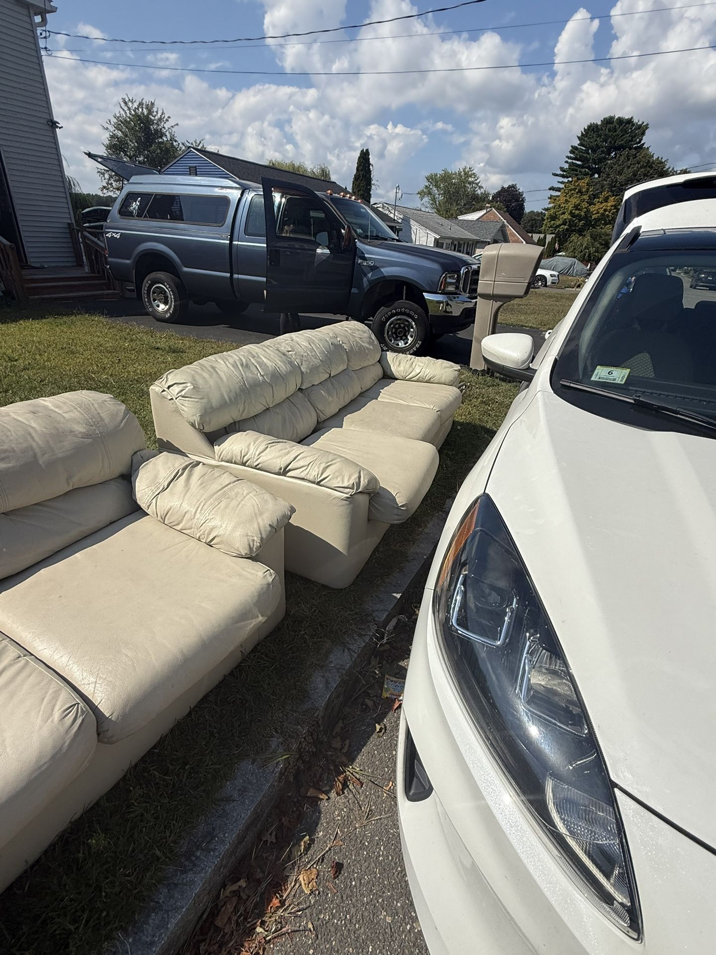 FREE COUCHES