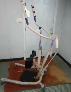 MOVING SALE:  Patient Lift / Sit-to-Stand Lift – Mobility Transfer Aid – Great Condition