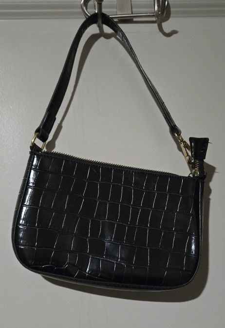 Blk Small Shoulder Purse 8"w X 5"L