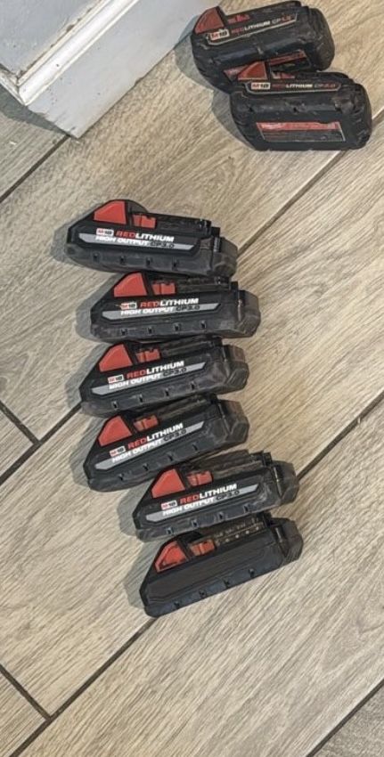 Selling 3.0 And 2.0 And 1.5 Milwaukee batteries