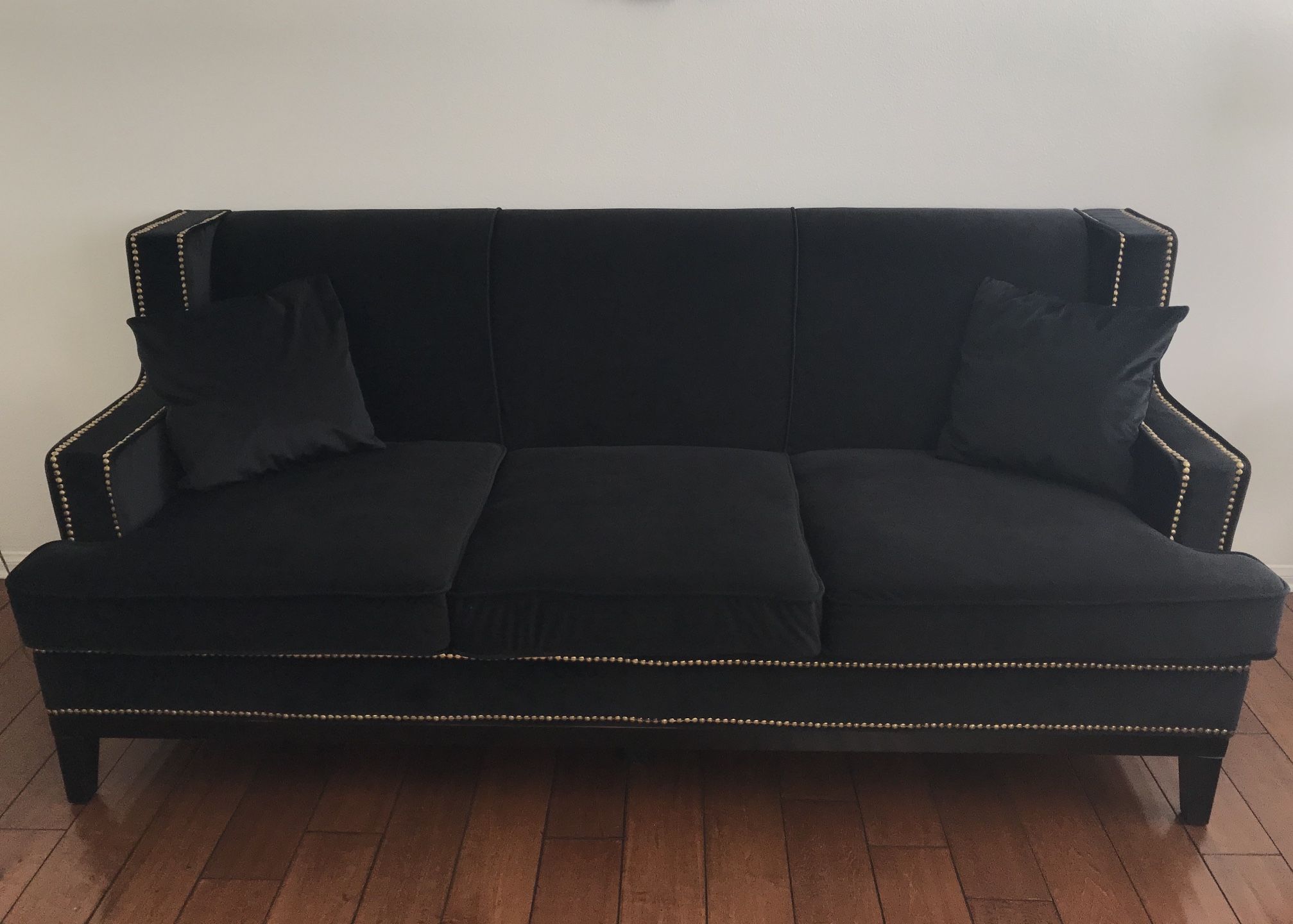 Sofa - Black velvet fabric