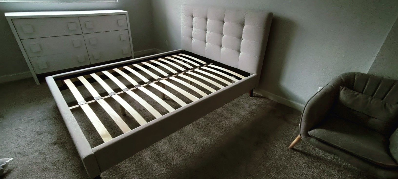 Queen Size Bedframe With Headboard
