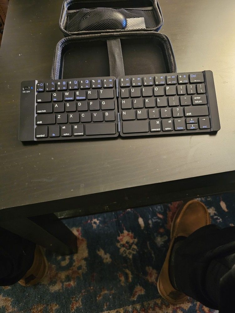WIRELESS KEYBOARD,MOUSE TRABEL SET WITH A CASE BRAND NEW