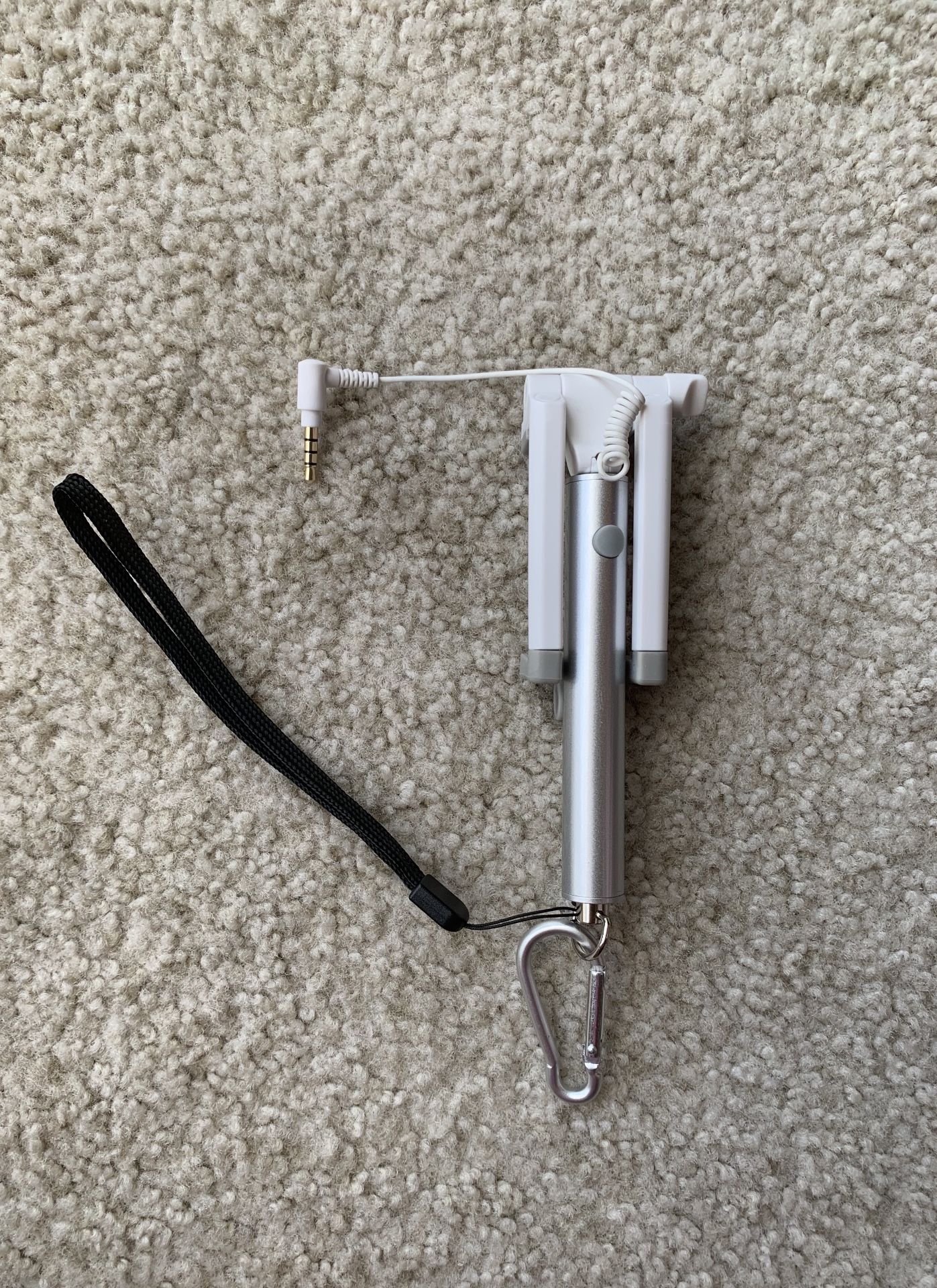 New- Adjustable selfie stick!