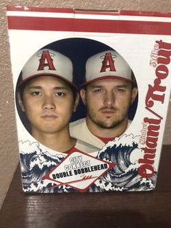 Ohtani trout bobble head