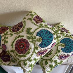 3 Decorative Pillows 