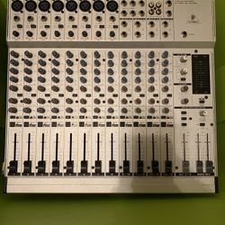 MIXING BOARD BEHRINGER EURORACK 