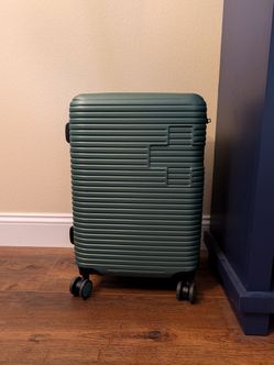 Swiss Gear Luggage (Carry-On Size)