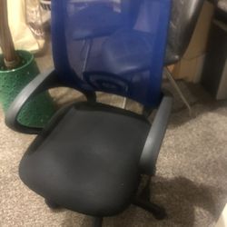 Computer Chair, Fairly New, Great Price