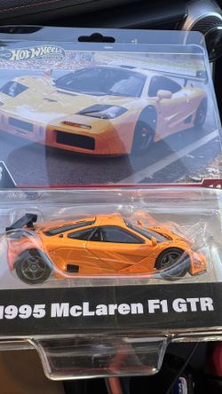 Hot Wheels 1.43 1995 McLaren F1 Gtr And 2000 Toyota 4Runner