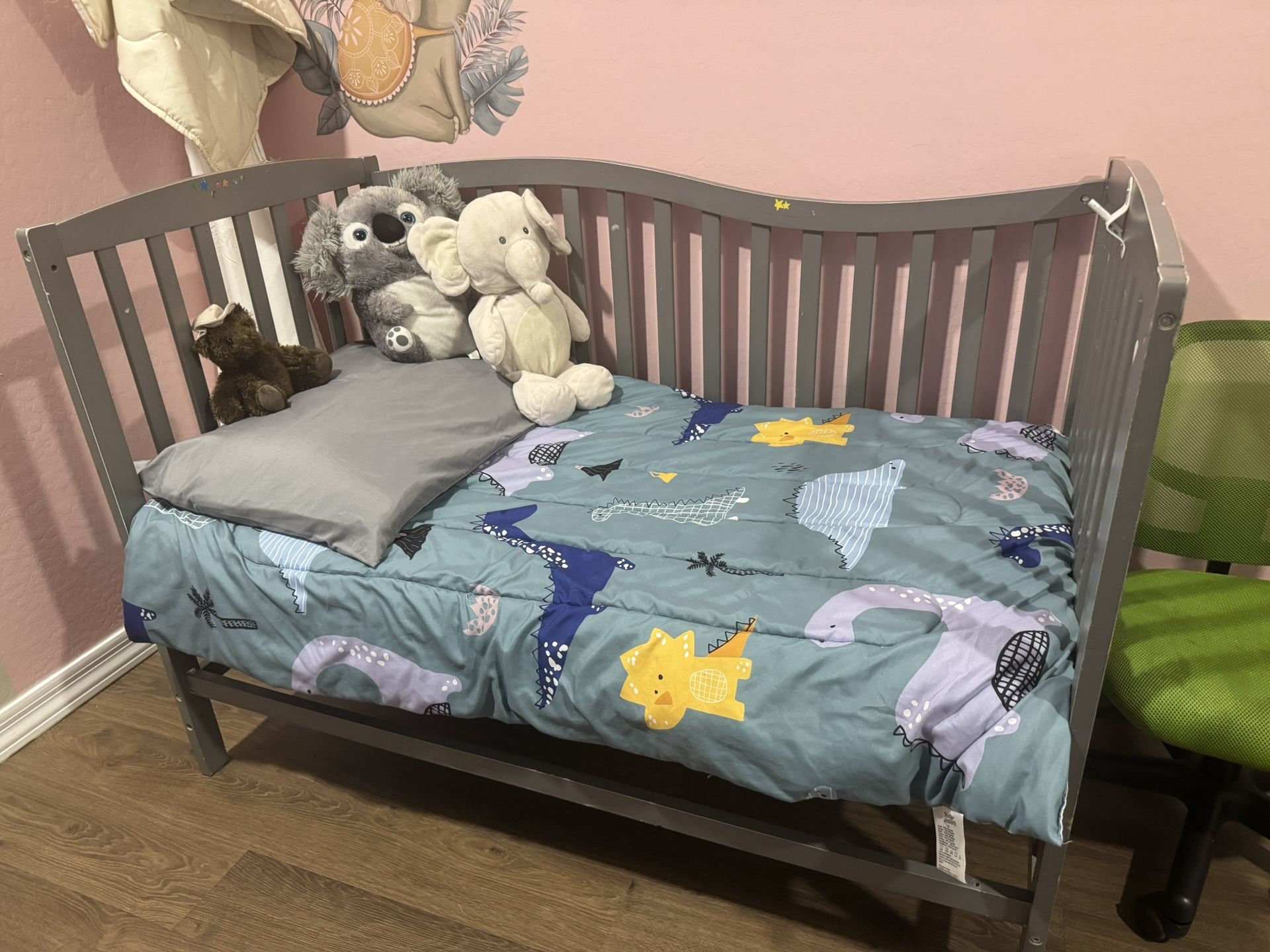 Toddler crib And Bed