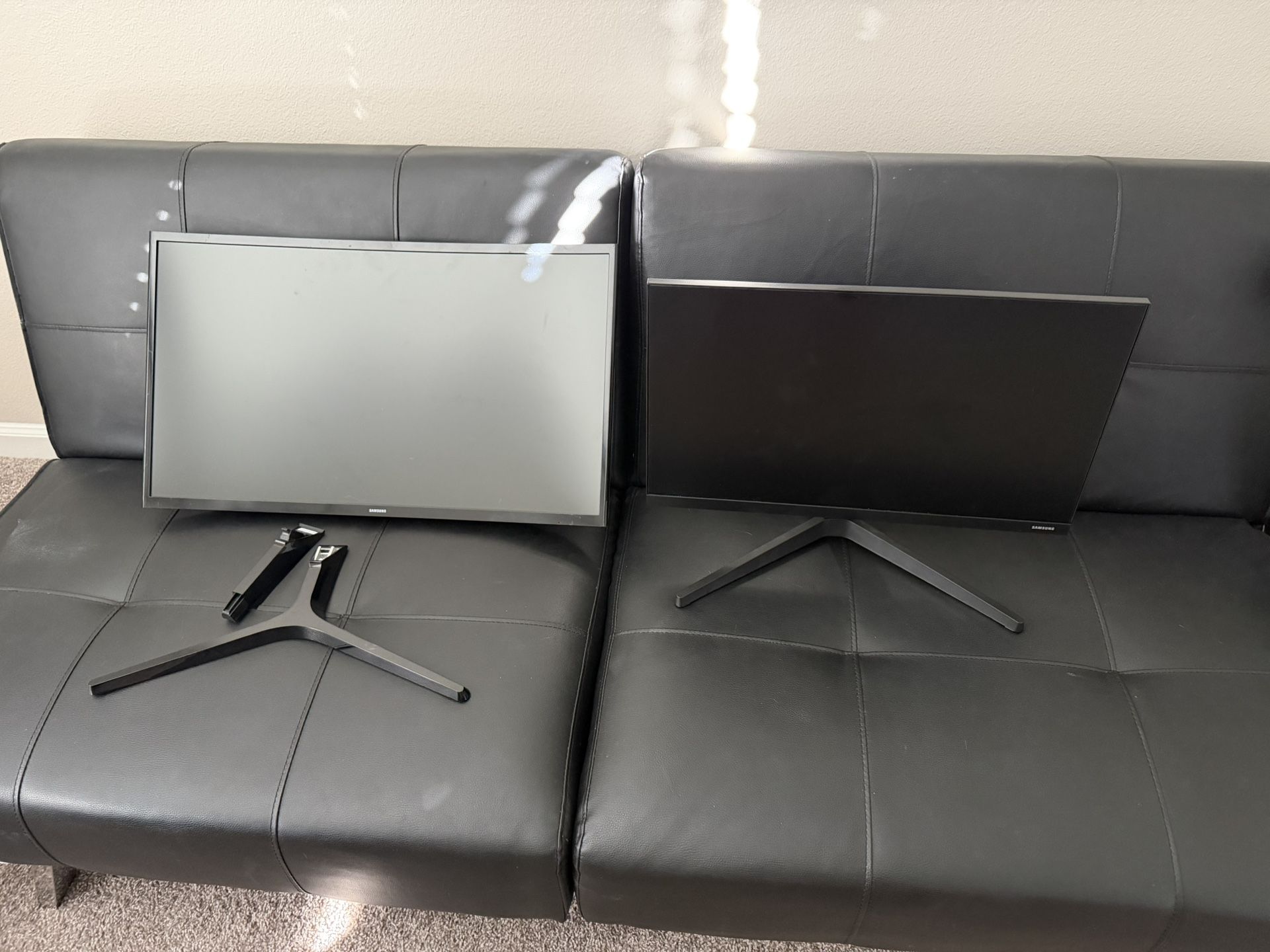 2 Samsung Monitors