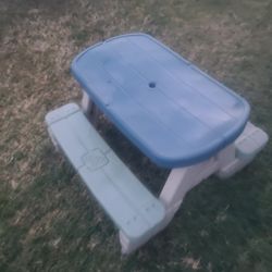 kids table little tikes 